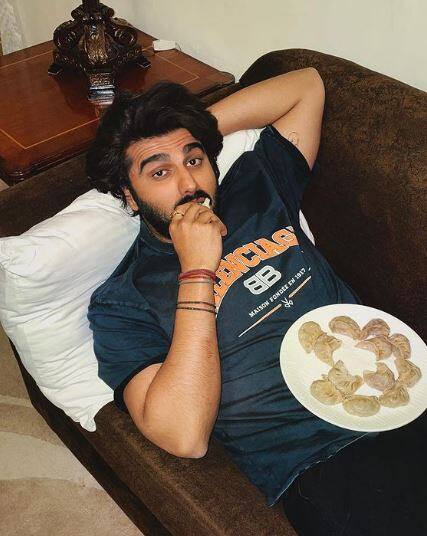 अर्जुन कपूर ने अपनी फिटनेस यात्रा में एक लंबा सफर तय किया है. अभिनेता अपने फिटनेस लक्ष्यों और हर दिन नई ऊंचाइयों को प्राप्त करने के माध्यम से लाखों लोगों को प्रेरित कर रहे हैं. हाल ही में ETimes के साथ बातचीत में, अर्जुन कपूर ने मोटापे के साथ अपनी लड़ाई के बारे में खुलकर बात की और बताया कि कैसे पिछले कुछ वर्षों में उनके शरीर के साथ उनका रिश्ता बदल गया है.