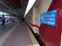 Indian Railways: भारतीय रेलवे की सबसे लंबी दूरी की सुपरफास्ट ट्रेन है विवेक एक्सप्रेस, जानिए इसके बारे में सबकुछ