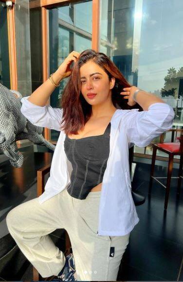 ਵੈਸਟਰਨ ਆਊਟਫਿਟ 'ਚ  ਨੇਹਾ ਪੇਂਡਸੇ ਨੂੰ ਦੇਖ ਛੁਟ ਜਾਣਗੇ ਪਸੀਨੇ