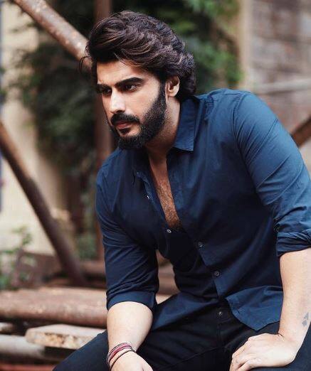 अर्जुन ने बताया कि फिट रहने के लिए आपको नियमित अभ्यास की जरूरत है और खुद को समय देना होगा. उन्होंने कहा, मुझे लगता है कि मैं अब फिट होने के करीब आ गया हूं, शरीर का ख्याल रखना, खुद से प्यार करना और अपने शरीर को महत्व देना. मैंने खुद की देखभाल करने की क्षमता खो दी थी. मैं काम में इतना खो गया था कि मुझे लगा कि यह खुद का ख्याल रखेगा. यही मैं उन्हें याद दिलाना चाहता था ... कि भले ही आपका वजन बढ़ जाए , आप खुद से प्यार करना बंद नहीं कर सकते.''