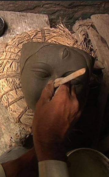 দোরগোড়ায় দুর্গাপুজো, ব্য়স্ত কুমোরটুলি