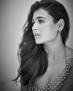Actress Shalini Pandey: கண்ணெல்லாம் நீயே தான் நிற்கின்றாய்.. நடிகை ஷாலினி பாண்டேவின் போட்டோஸ்