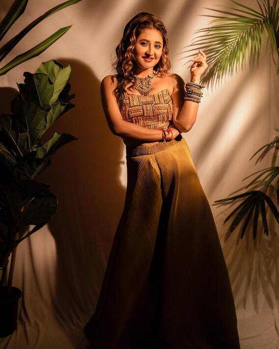 Photo: Oops... The magic of Rashmi Desai's beauty; New photoshoot in discussion!
