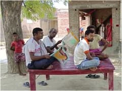 Sirsaganj News: ग्रामीणों ने नहीं जमा किया बिल तो बिजली विभाग ने काटे कनेक्शन, गर्मी से बेहाल हुआ पूरा गांव