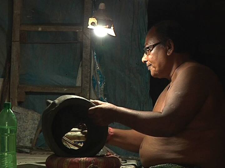 আকাশজুড়ে এখন বর্ষামঙ্গল। বাদল বেলা শেষে আসবে শরত্ হেসে। ক্যালেন্ডার বলছে, দুর্গাপুজোর আর ঠিক ১০০ দিন বাকি।