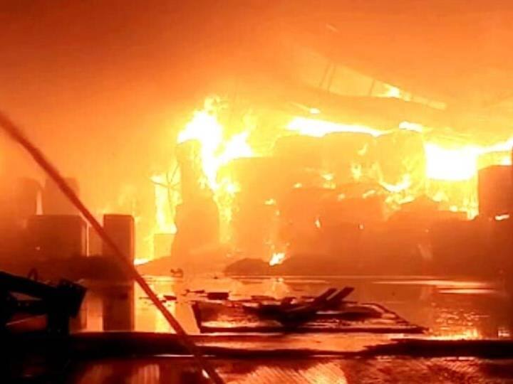 Cuddalore Fire Cracker Factory Blast 3 Dead 2 Injured Check Details Cuddalore Blast: கடலூர் பட்டாசு குடோனில் பயங்கர வெடி விபத்து.. 3 பேர் பலி...