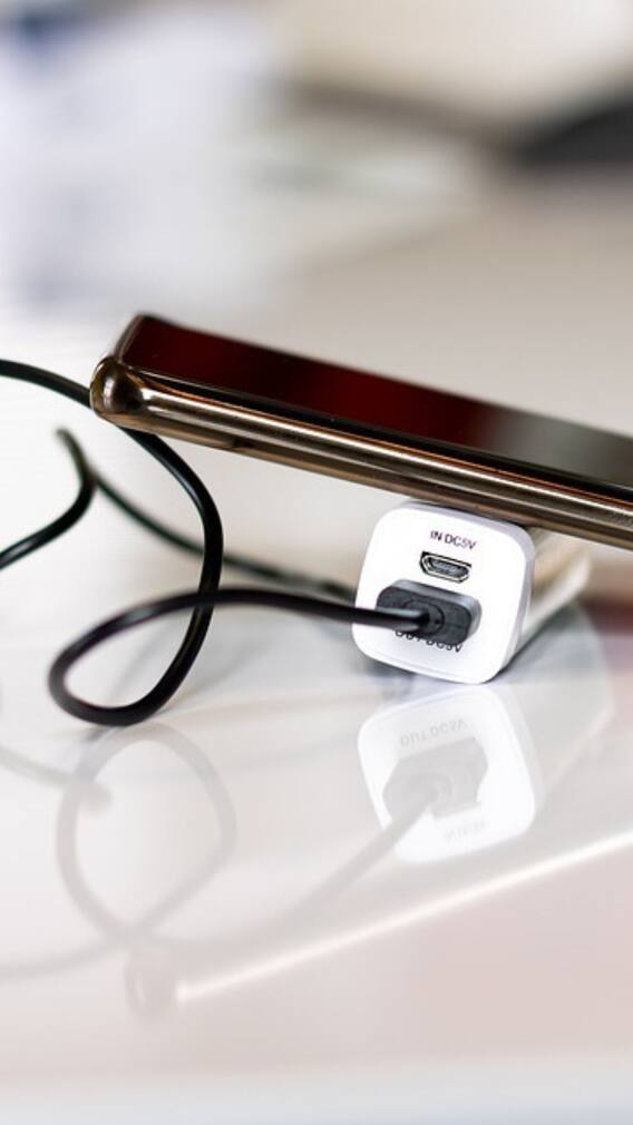 ফোনের 'আয়ু' বাড়াতে মেনে চলুন এই নিয়মগুলি