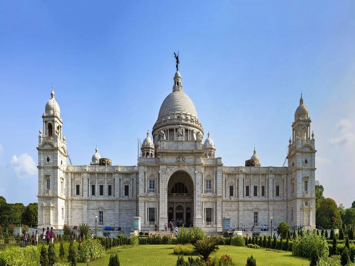 Kolkata News: The history of Kolkata's historic building 'Victoria Memorial' is very interesting, know here Kolkata Victoria Memorial: कोलकाता का 'विक्टोरिया मेमोरियल' बन चुका है फेमस टूरिस्ट प्लेस, जानिए इस ऐतिहासिक इमारत का इतिहास