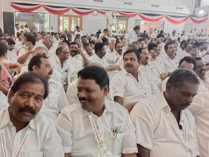 AIADMK Meeting: சாம்பாரும் பொரியலும்தான்... மதிய உணவால் அப்செட் ஆன பொதுக்குழு உறுப்பினர்கள்!