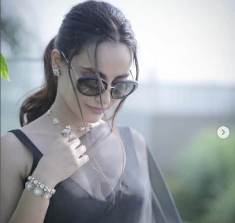 tv actress surbhi jyoti best look in red outfit, sexy and gorgeous photos viral 'નાગિન' ફેમ એક્ટ્રેસનો પેન્ટ સૂટમાં દેખાયો ગ્લેમરસ અવતાર, નવી તસવીરો વાયરલ