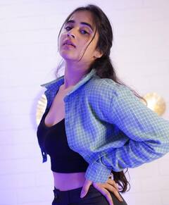 நடிகை தீப்தி சுனைனாவின் அசத்தலான க்ளிக்ஸ்!