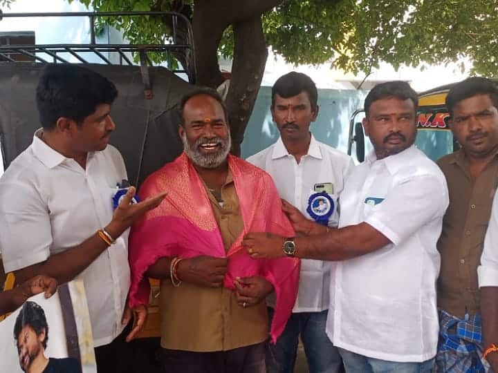ஸ்டிக்கர் இல்லாத விஜய் பிறந்தநாள் விழா; கலக்கிய கரூர் மாவட்ட ரசிகர்கள்..!