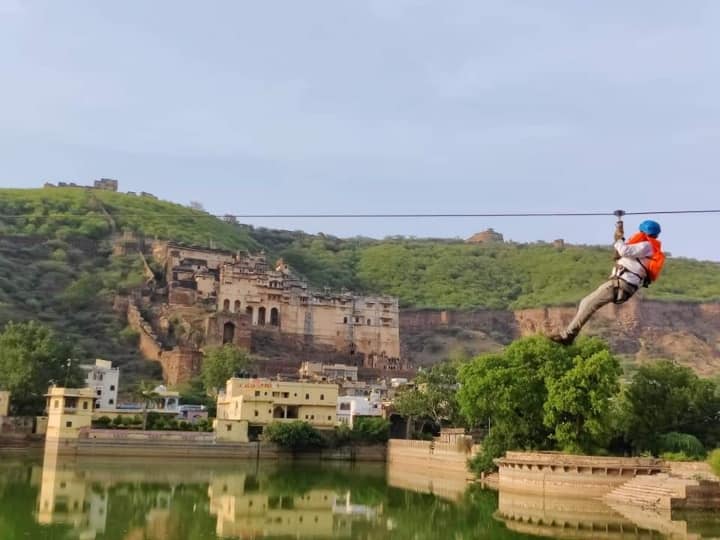 Rajasthan got the second largest adventurous zipline in Bundi ANN Rajasthan Adventure: बूंदी में 45 फीट ऊपर हवा में होगी रोमांचक सैर, राजस्थान की दूसरी बड़ी जिपलाइन हुई शुरू