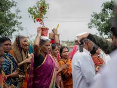 Ashadhi Wari Photo : टाळ-मृदंगाच्या तालावर वारकरी भजनात दंग!