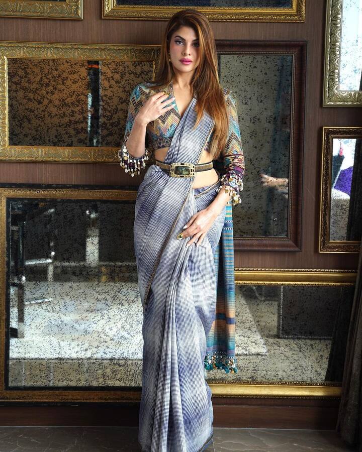 जॅकलीनने तिच्या संपूर्ण लुकसाठी हेवी मेकअप केला आहे आणि तिचे केस खुले ठेवले आहेत. ज्यामध्ये ती खूपच ग्लॅमरस दिसत आहे. (photo:jacquelinef143/ig)