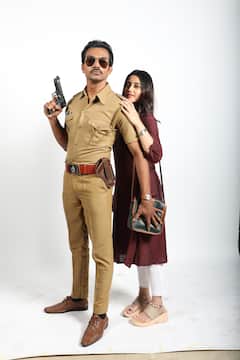 Jonny and Bonny: স্বস্তিকাকে আগলে দেবাশীষ, গোয়েন্দা গল্পের প্রেক্ষাপটে টলিউডে নতুন জুটির রয়াসন