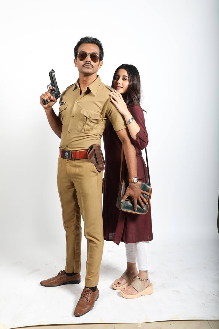 টলিউডে নতুন জুটির খবর আগেই জানিয়েছিল এবিপি লাইভ। আর এবার প্রকাশ্যে এল নতুন ওয়েব সিরিজ 'জনি ও বনি'-র প্রথম লুক। এই সিরিজে দেখা যাবে স্বস্তিকা দত্ত ও দেবাশিষ মণ্ডলকে।