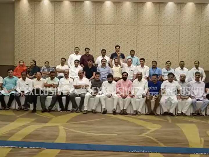 शिवसेनेत आमदारांचे बंड घडवून आणणारे एकनाथ शिंदे यांनी गुवाहाटीमध्ये शक्तिप्रदर्शन केले आहे.