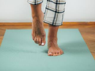 failure to stand in one leg increase the death risk among old age people உங்களால் ஒற்றைக் காலில் 10 விநாடிகள் நிற்க முடியவில்லை? 10 ஆண்டுகளில் இந்த அபாயம் - அதிர்ச்சி தந்த ஆய்வு..