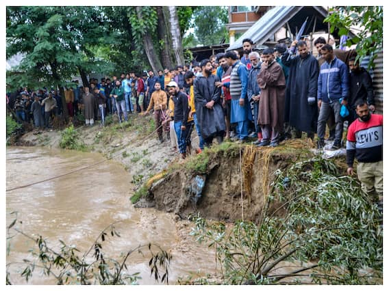 IN PICS | Flash Floods, Landslides Throw Life Out Of Gear In Several Places In J&K