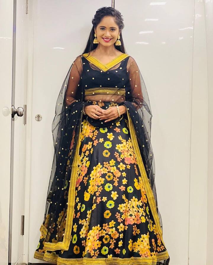 విజయ్ టీవీలో 'సుందరి నీయుమ్ సుందరన్ నానుమ్' తమిళ సీరియల్తో మంచి గుర్తింపు పొందింది. ప్రస్తుతం 'C/Oఅనసూయ' సీరియల్ లో నటిస్తోంది.