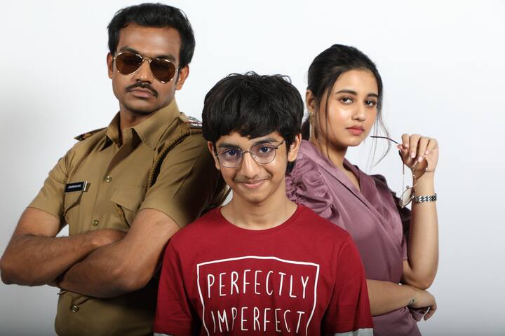 এরপর জনির ভাগ্যচক্রে হঠাৎ পরিবর্তন আসে যখন তিনজন দুষ্কৃতী প্রমোদ সেনের বাড়িতে অকস্মাৎ হামলা করে। জনি অসীম সাহসিকতার পরিচয় দিয়ে নিজে গুলি খেয়ে প্রমোদ সেনদের বাঁচিয়ে দেয়। কিন্তু ঘটনার পর থেকে প্রমোদ সেনের মেয়ে রিমিরও খোঁজ পাওয়া যায় না।