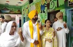 ਆਮ ਆਦਮੀ ਪਾਰਟੀ ਦੇ ਉਮੀਦਵਾਰ ਗੁਰਮੇਲ ਸਿੰਘ ਨੇ ਪਈ ਵੋਟ, ਲੋਕਾਂ ਨੂੰ ਕੀਤੀ ਇਹ ਅਪੀਲ