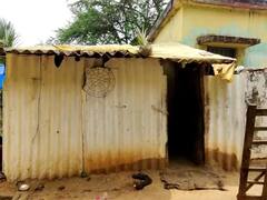 Bastar News: बस्तर के इस वार्ड में लोगों को नहीं मिला पीएम आवास का लाभ, बारिश के मौसम में बेघर हुए सैकड़ों लोग