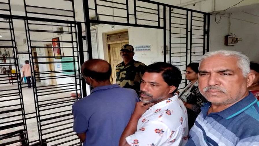 Tripura Bypoll 2022 Tripura Bypolls for 4 Assembly Seats Today Tripura Bypoll 2022: আজ ত্রিপুরার ৪টি আসনে উপ নির্বাচন, মন্দিরে পুজো দিয়ে ভোট দিলেন মুখ্যমন্ত্রী মানিক সাহা