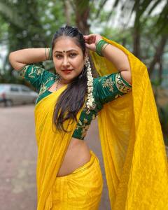 Priyanka Pandit Saree Photos: साड़ी में भी बेहद ग्लैमरस दिखती हैं भोजपुरी एक्ट्रेस प्रियंका पंडित, तस्वीरें पर डालें एक नजर