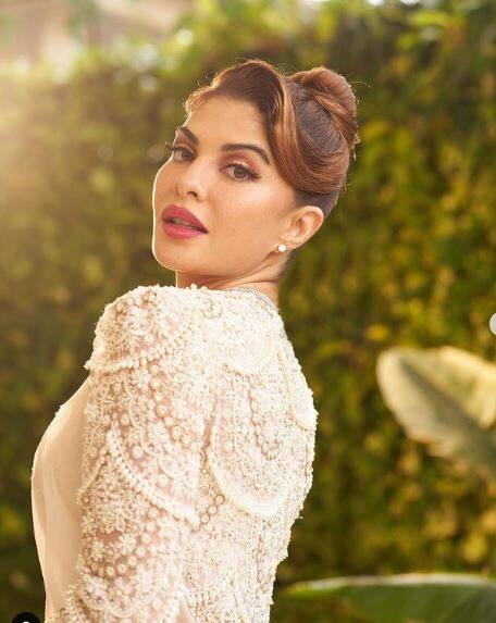 ਨਵੇਂ ਲੁੱਕ 'ਚ ਜੈਕਲਿਨ ਨੇ ਬਿਖੇਰੇ ਹੁਸਨ ਦੇ ਜਲਵੇ