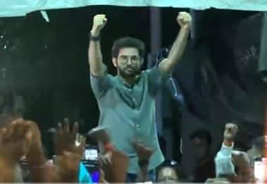 NCP અને કોંગ્રેસ પણ MVAનો ભાગ છે. આ દરમિયાન મોટી સંખ્યામાં સમર્થકો ત્યાં હાજર હતા. સીએમ છોડતી વખતે સમર્થકોએ 'ઉદ્ધવ, તમે આગળ વધો, અમે તમારી સાથે છીએ'ના નારા પણ લગાવ્યા હતા.