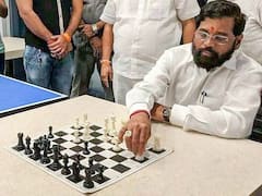 प्यादे से ही 'बादशाह' को गिराने की चाल चल रहे हैं एकनाथ शिंदे! सत्ता के खेल को बयां कर रही है ये तस्वीर