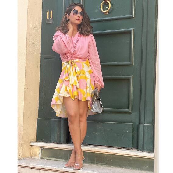 Hina khan Latest Photo's Hina khan ने मिनी स्कर्ट पहन कर किया स्टाइलिश फोटोशूट; तस्वीरों की तरफ देखो!