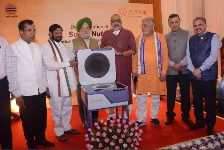Indian oil launches indoor solar stove named surya nutan, very attractive in terms of price and features Surya Nutan: इंडियन ऑयल का सौर चूल्हा लॉन्च, अब खाना पकाना बेहद सस्ता, LPG के बढ़े दाम से मिलेगी राहत