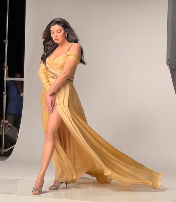 Sushmita Sen poses in monokini, see Sushmita Sen's bold look