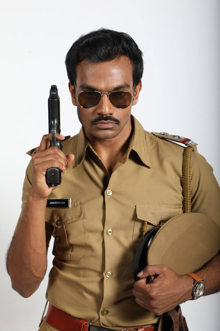 জনি কি পারবে তার কেরিয়ারের প্রথম কেস সমাধান করতে? বনি কি পারবে দাবা টুর্নামেন্টে জিতে নিজেকে প্রমাণ করতে? নাকি দুজনকে লক্ষ্য পূরণ করতে একে অন্যের সাহায্য নিতে হবে। পরতে পরতে রহস্য, দাবার চাল, অলীক স্বপ্ন ছুঁতে চাওয়া এক পুলিশ অফিসার এবং এক কিশোরের আখ্যান নিয়েই গল্প 'জনি বনি'। প্রকাশ্যে এসেছে ছবির প্রথম টিজার পোস্টারও।