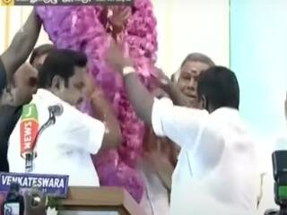 EPS Tension: கொஞ்சம் பொறுங்க... அதிமுக பொதுக்குழு மேடையில் இபிஎஸ்ஸை டென்ஷனாக்கிய ஆதரவாளர்கள்...