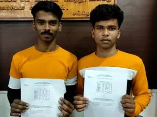TN 12th Result: மதிப்பெண்ணிலும் இணைபிரியாத இரட்டையர்கள் ; 12ம் வகுப்பு தேர்வில் ஒரே மதிப்பெண் எடுத்த ஆச்சரியம்..!