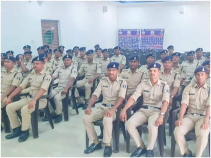 Kawardha Chhattisgarh posting of police personnel through lucky draw exemption given to women police ANN Kawardha News: कवर्धा जिले में लकी ड्रॉ से हुई पुलिस जवानों की पोस्टिंग, महिला पुलिसकर्मियों को मिली ये खास छूट