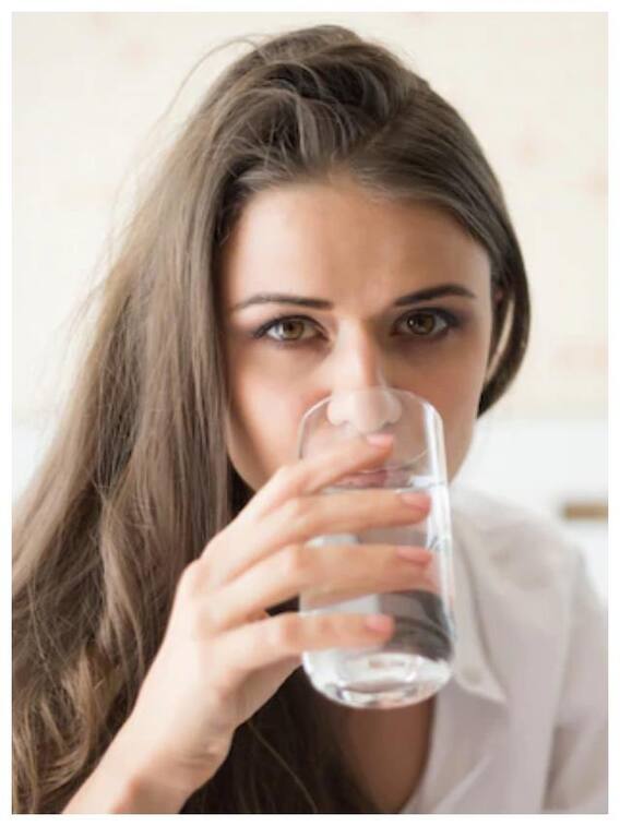 बासी मुंह पानी पीने के फायदे