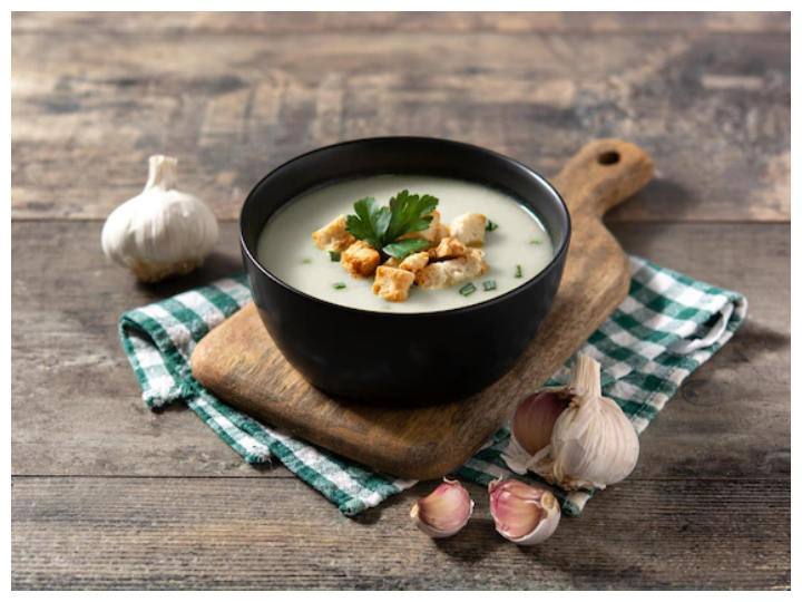 Healthy Soup: how to make garlic soup in restaurant style Garlic Soup: घर पर बनाएं रेस्तरां स्टाइल में गार्लिक सूप, बड़ों से लेकर बच्चों तक को आएगा पसंद