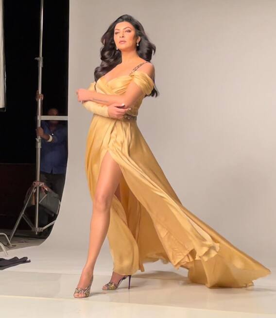 Sushmita Sen poses in monokini, see Sushmita Sen's bold look