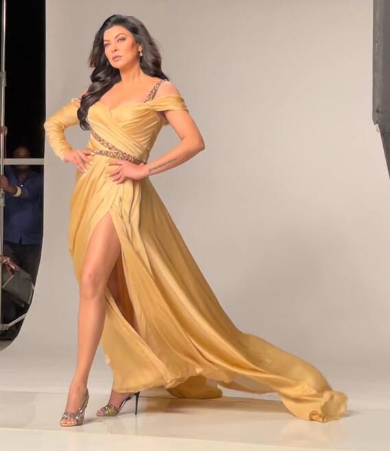 Sushmita Sen poses in monokini, see Sushmita Sen's bold look