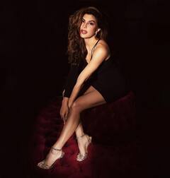 એક્ટ્રેસ જેકલિન ફર્નાન્ડિઝે બ્લેક ડ્રેસમાં શેર કરી હોટ તસવીરો