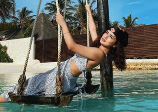 ટીવીની 20 વર્ષીય એક્ટ્રેસે બ્લેક સ્વિમસૂટમાં બતાવ્યો કાતિલ અંદાજ, માથા પર સ્કાર્ફ અને સેક્સી લૂકવાળી તસવીરો વાયરલ