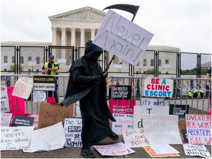 US Supreme Court ended the Constitutional right to abortion Right To Abortion: अमेरिकी सुप्रीम कोर्ट ने गर्भपात के अधिकार को किया खत्म