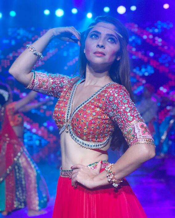 PHOTO: नहीं जाएंगे सोनाली के लुक पर किसी का ध्यान!