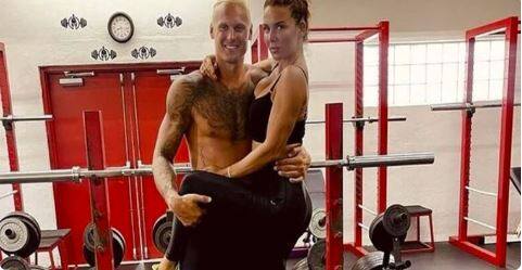 ਖਿਡਾਰੀ ਦੀ ਪਤਨੀ ਨੇ ਸਾਂਝਾ ਕੀਤਾ ਬੈੱਡਰੂਮ ਦਾ ਰਾਜ਼, ਕਿਹਾ- ਖੇਡ 'ਚ ਬਿਹਤਰੀਨ ਪ੍ਰਦਰਸ਼ਨ ਲਈ 2 ਘੰਟੇ ਬਣਾਉਂਦੇ ਸਬੰਧ ਖਿਡਾਰੀ ਦੀ ਪਤਨੀ ਨੇ ਸਾਂਝਾ ਕੀਤਾ ਬੈੱਡਰੂਮ ਦਾ ਰਾਜ਼, ਕਿਹਾ- ਖੇਡ 'ਚ ਬਿਹਤਰੀਨ ਪ੍ਰਦਰਸ਼ਨ ਲਈ 2 ਘੰਟੇ ਬਣਾਉਂਦੇ ਸਬੰਧ