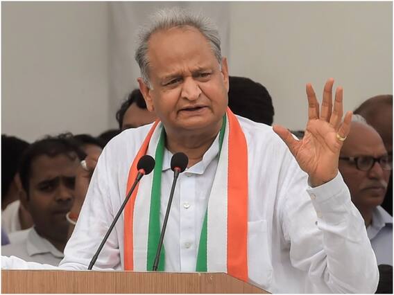 Rajasthan News: सीनियर सिटीजन के रेल टिकट में छूट खत्म करने के फैसले पर सीएम गहलोत ने जताई नाराजगी, केंद्र पर साधा निशाना Rajasthan News: सीनियर सिटीजन के रेल टिकट में छूट खत्म करने के फैसले पर सीएम गहलोत ने जताई नाराजगी, केंद्र पर साधा निशाना